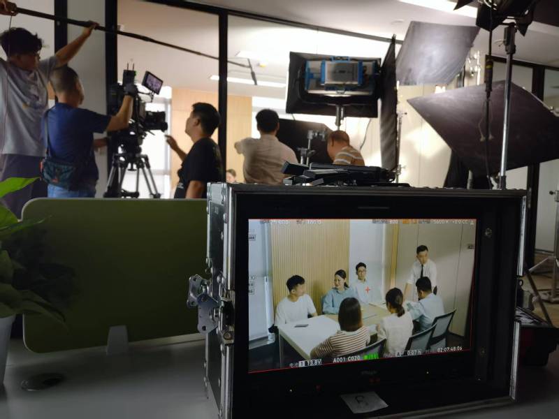 崇仁县TVC拍摄公司：科技产品视觉化大师，诠释未来感与功能美学